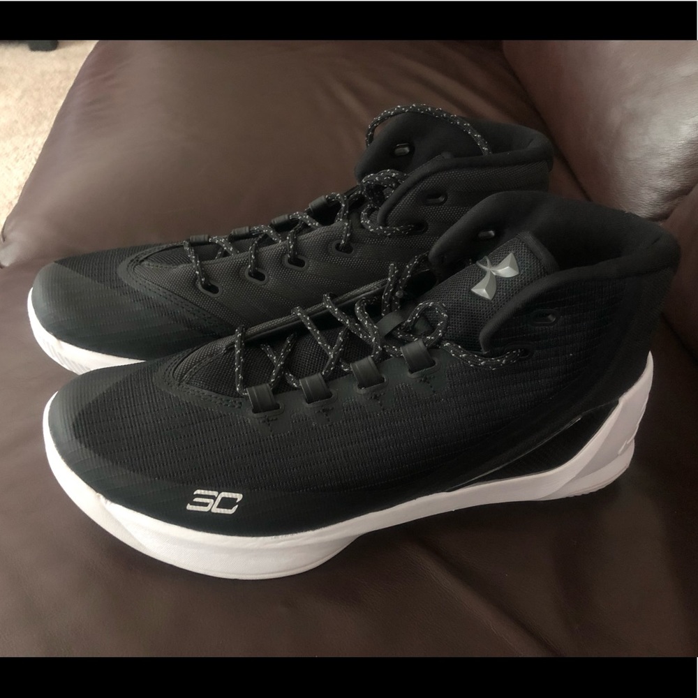 Curry under armour never worn! Black and white
